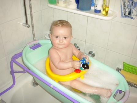 Lukas mit 10 Monaten